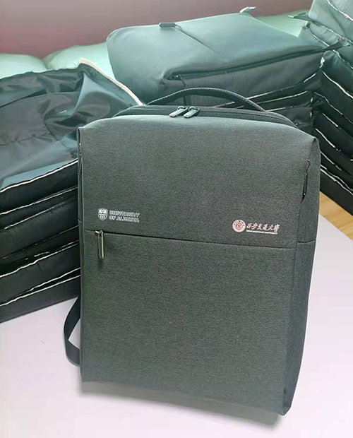 西安交通大學(xué)禮品雙肩背包產(chǎn)線實(shí)拍圖：