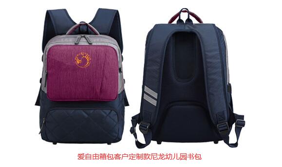 幼兒園書包是學(xué)校統(tǒng)一定制的嗎